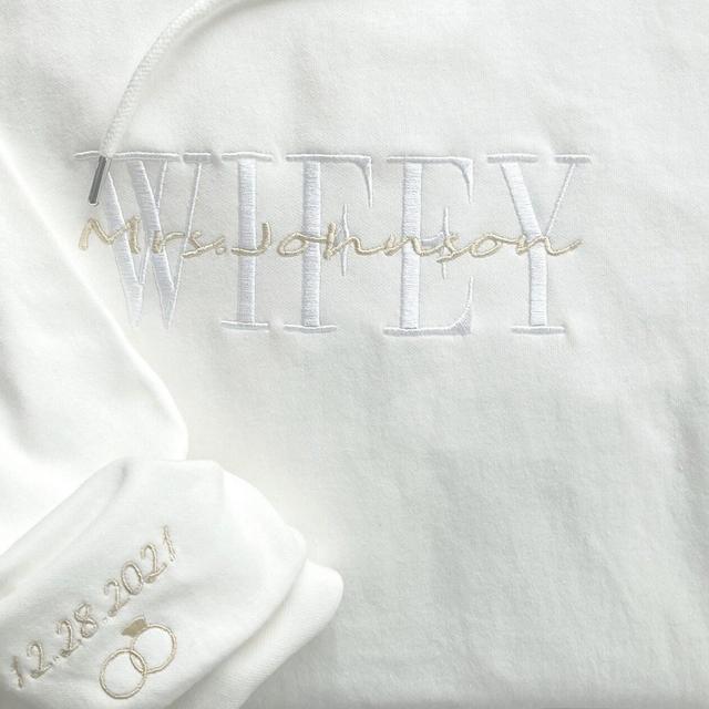 Original Personalized Embroidered Wifey Hubby Sweatshirt, Custom last name Bridal Sweatshirt , Engagement Sweatshirt , Couple hoodies
