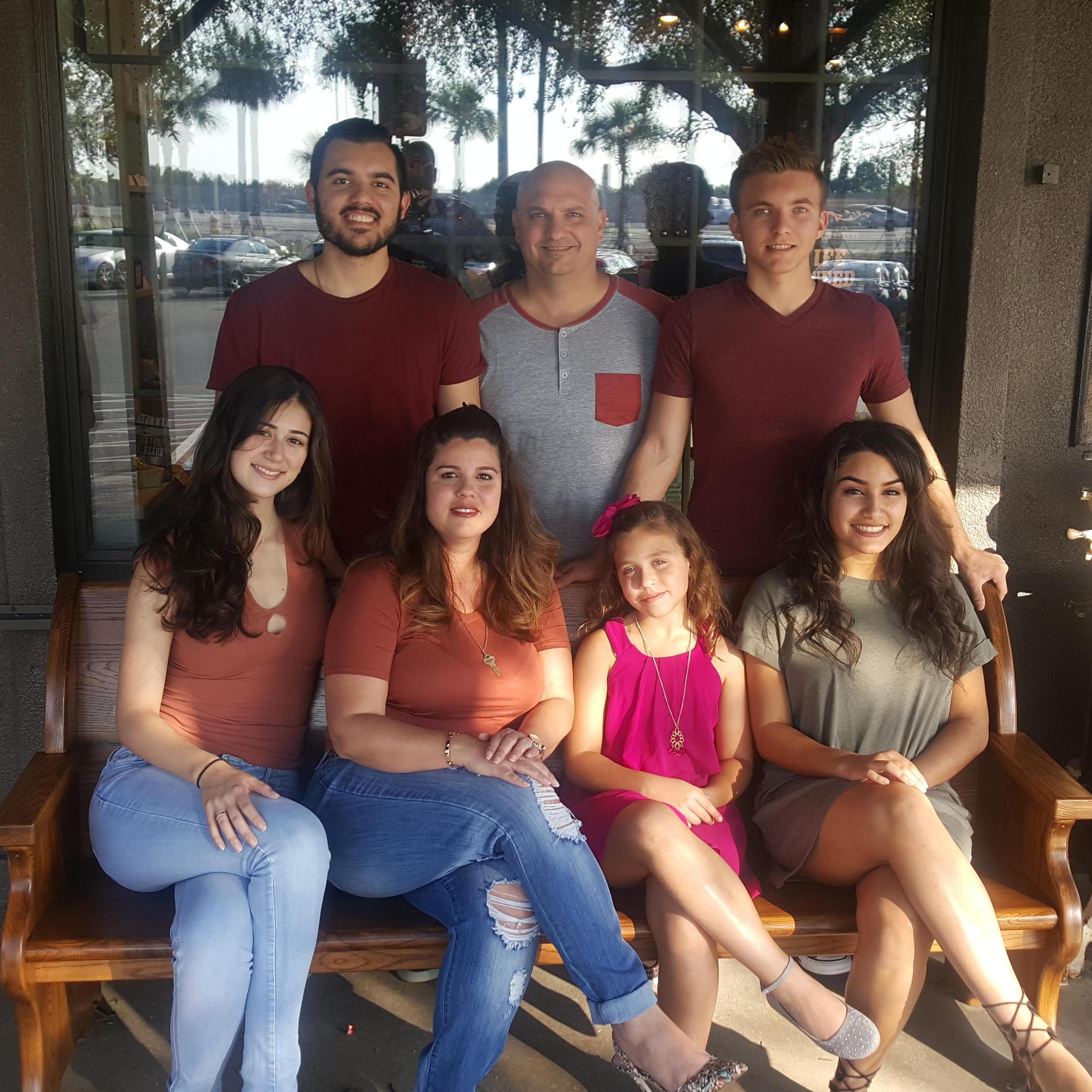 The Muñoz Family with Isa and Alina