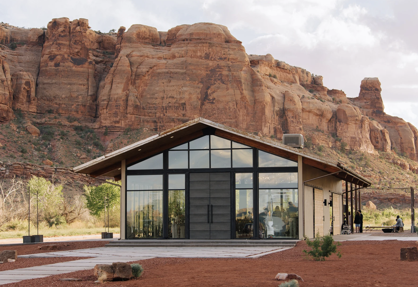 The Wedding Website of Taylor Krupp and Riley Ingram