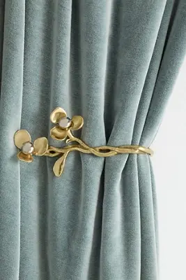 Elwood Mixed Metal Floral Tieback