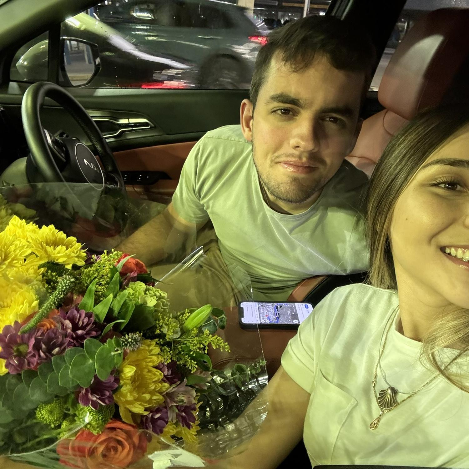 13/01/2024
Una de las muchas veces que Quique recogió a Jessica del aeropuerto, y con mucho amor!