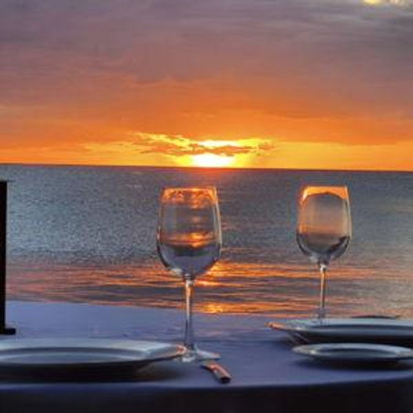 Romantic Dinner on the Beach (Honeymoon)