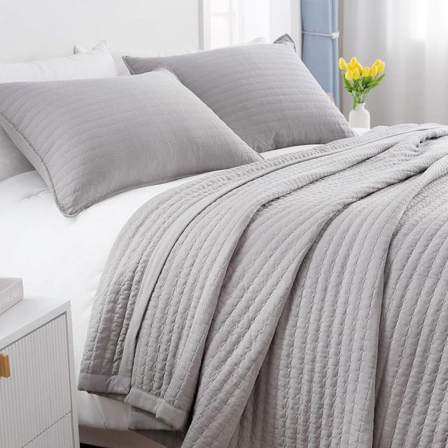 King Quilt Set – 104"x90" Soft Washed 3-Layer Lightweight Bedspread with Multi-Lock Quilting, Minimalist Nordic Bedding, All-Season Quilt Set for Spring & Summer (1 Quilt + 2 Pillow Shams), Grey