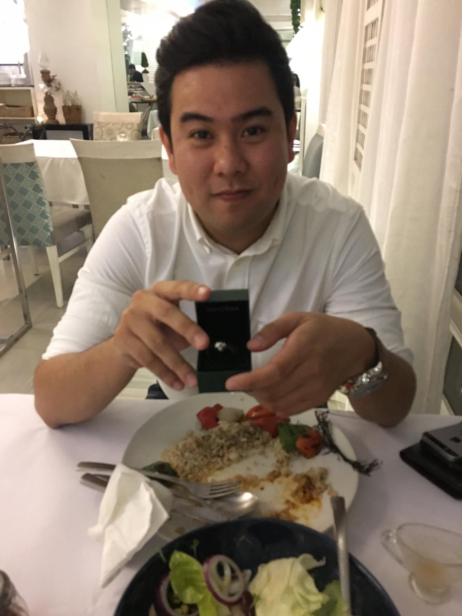 This photo was taken by Janelle when Aldrin asks him to be his girlfriend. He gave her this pendant that says "girlfriend."