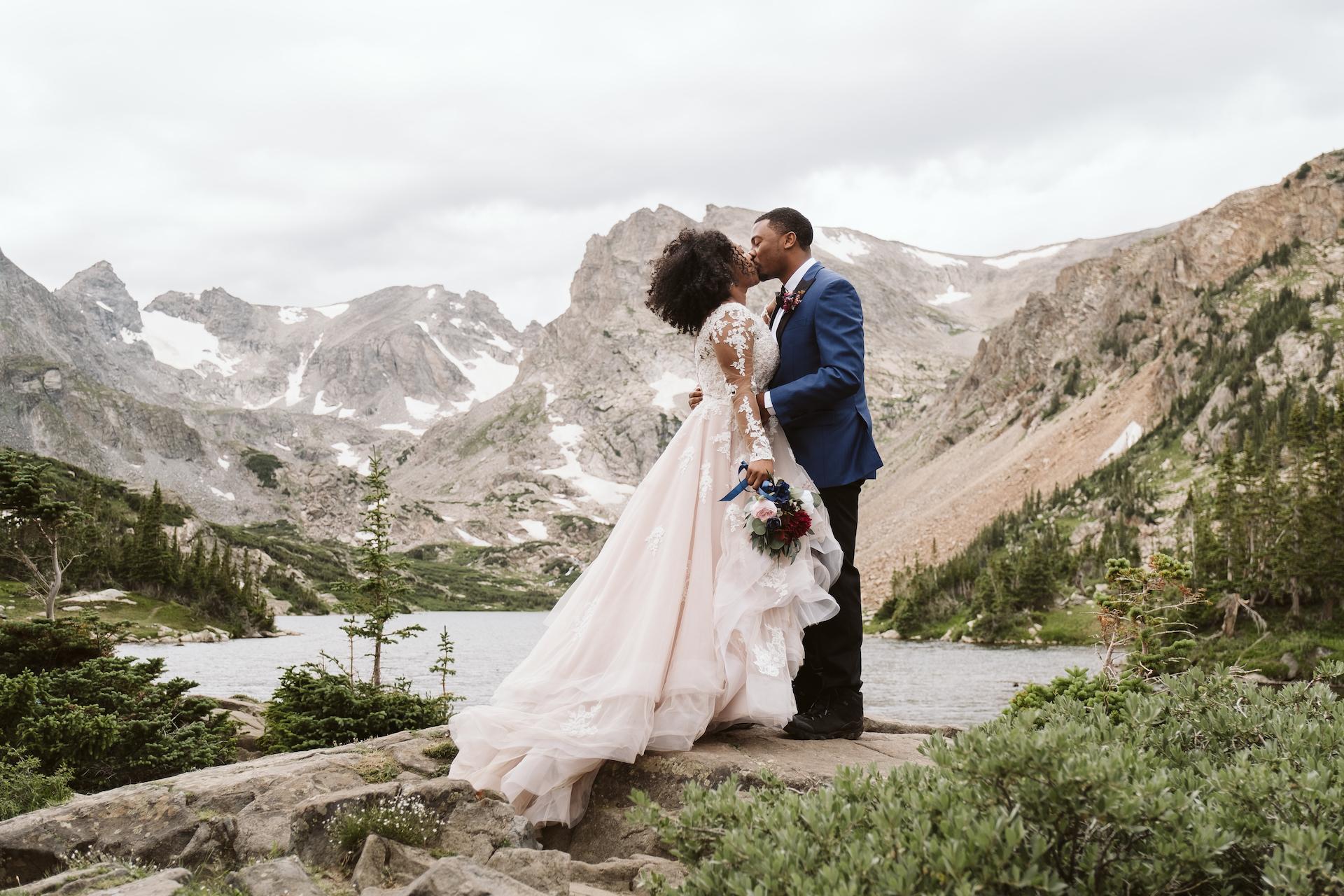 The Wedding Website of Ayesha Davis and Oliver Davis