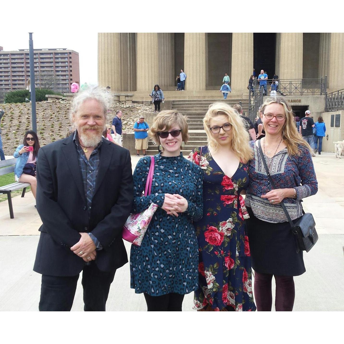 Tom (stepdad), Erika, Ariel (sister), Whitney (mom)