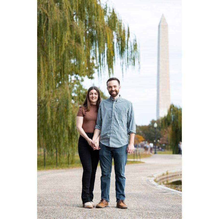 An engagement shot at the Constitution Gardens on the National Mall