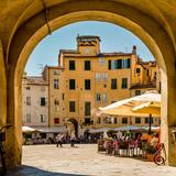 Aperitivo in Piazza dell'Anfiteatro