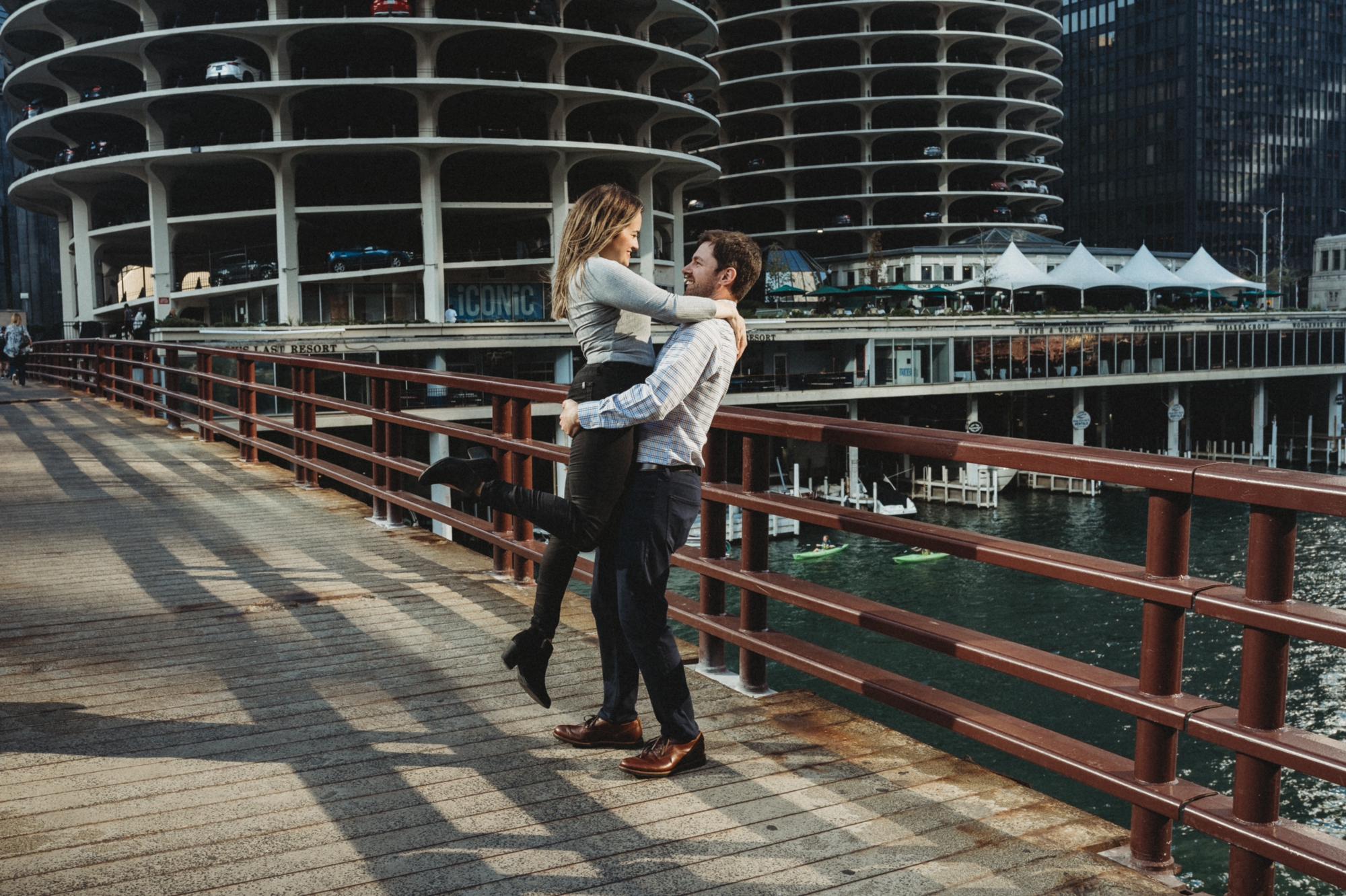 Engagement photo session: the Dearborn bridge
