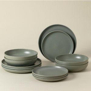 Costa Nova - 12-Piece Dinnerware Set, Service for 4 / Juego de Vajilla de 12 Piezas para 4 personas