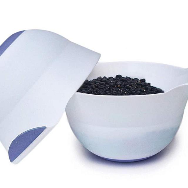 Honla 3 Quart Plastic Mixing Bowl,Set of 2,with Easy Grip Handle,Non Slip Bottom,Pour Spout,Measurement Marks,Flexible and Unbreakable,White,Blue