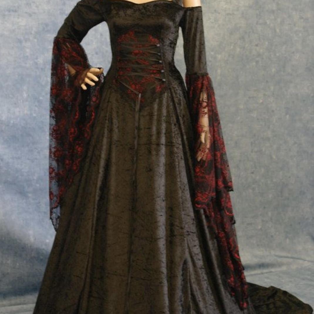 Beautiful guest outfit