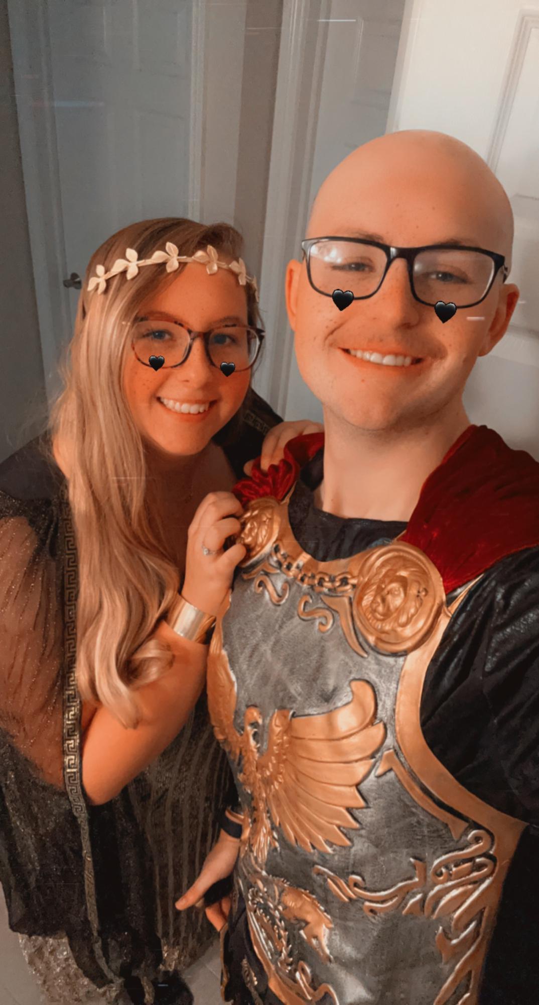 Our Halloween costumes last year💪🏻