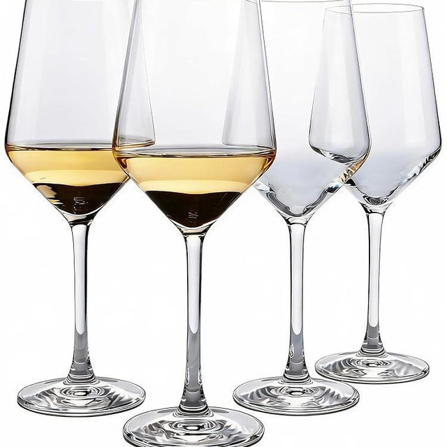 LASTURYCX Wine Glasses Set of 4, Sturdy Crystal Wine Glasses for White wine, 14oz Modern Wine Glasses with Thin Rim, Short Stem, Gifts for birthday, housewarming, wedding, Valentine's Day