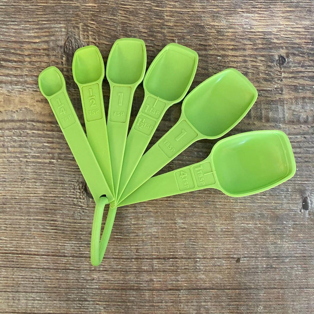 Vintage Tupperware Measuring Spoons Plastic Tupper Ware Measuring spoon Set Green 8 piece set Wedding Gift Kitchen 1272
