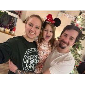 Decorating the Christmas tree, cirque 2022.