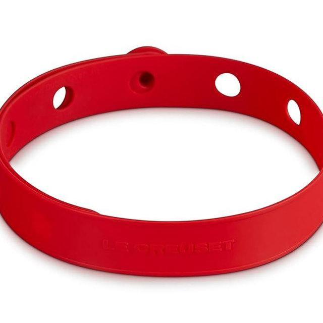 Le Creuset Silicone Cookware Travel Latch, Cerise