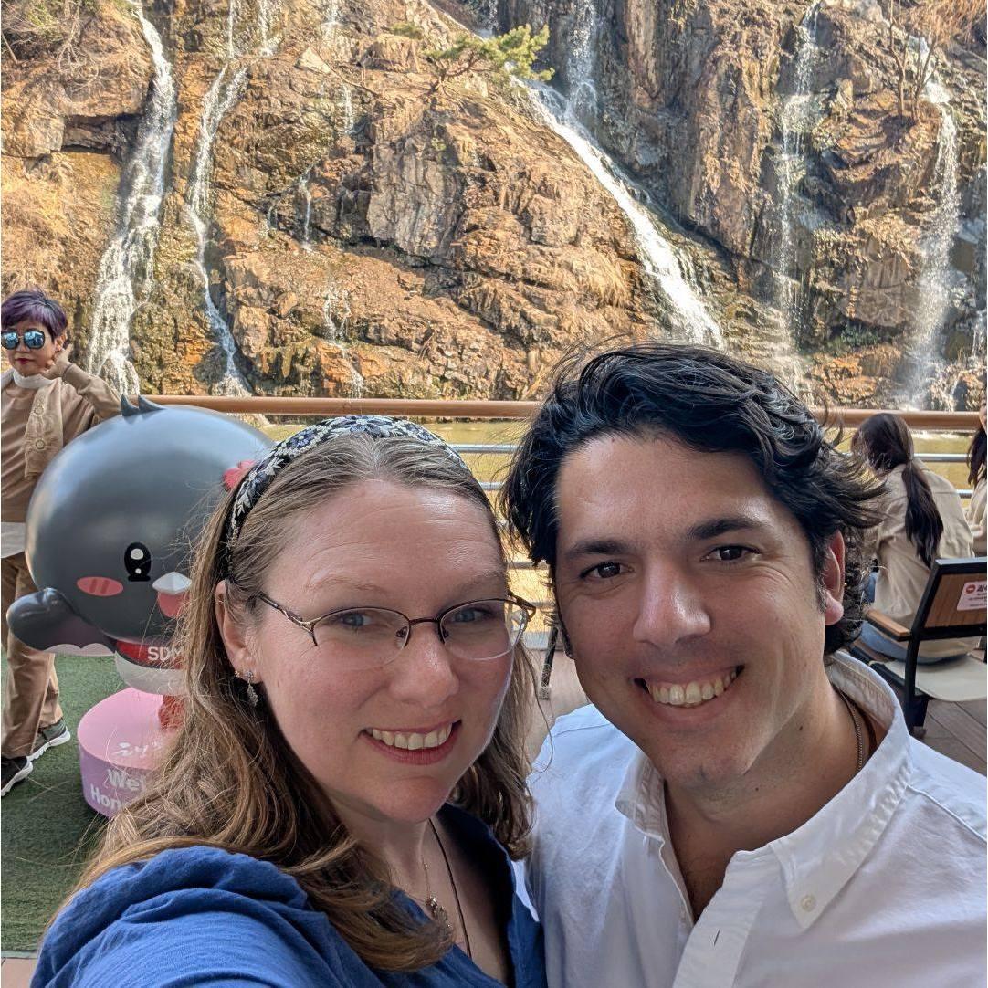 At "Cafe Waterfall" in the Seoul area