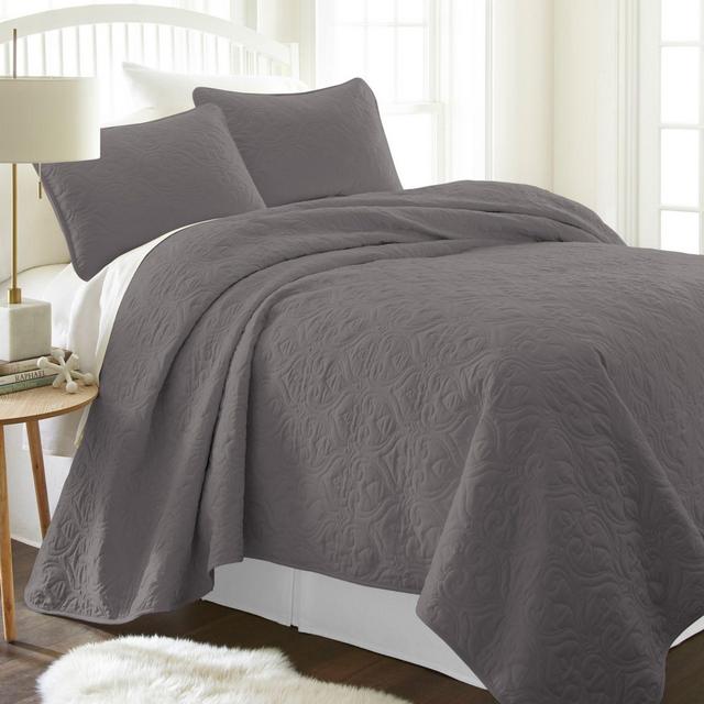 Damask Full/Queen Quilt Set in Grey