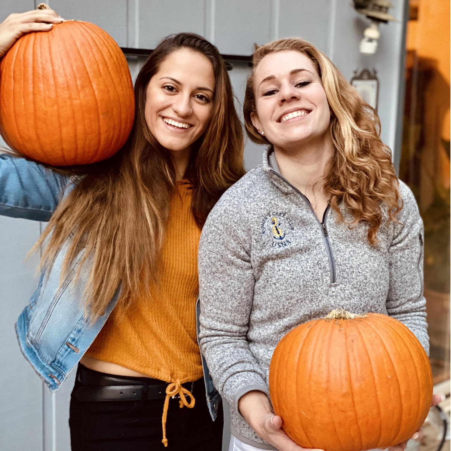 Pumpkin carving for Halloween // 17 October 2020