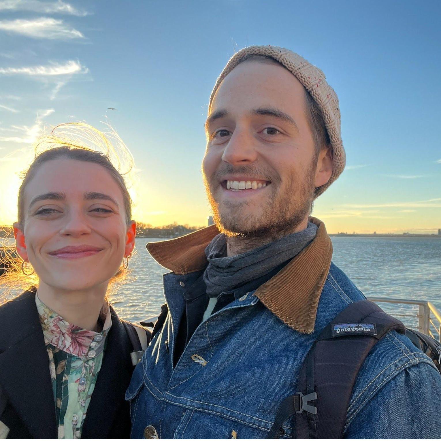 Después de siete años juntos, todavía nos encantan los ferrys.
//
Seven years later - still riding ferries!