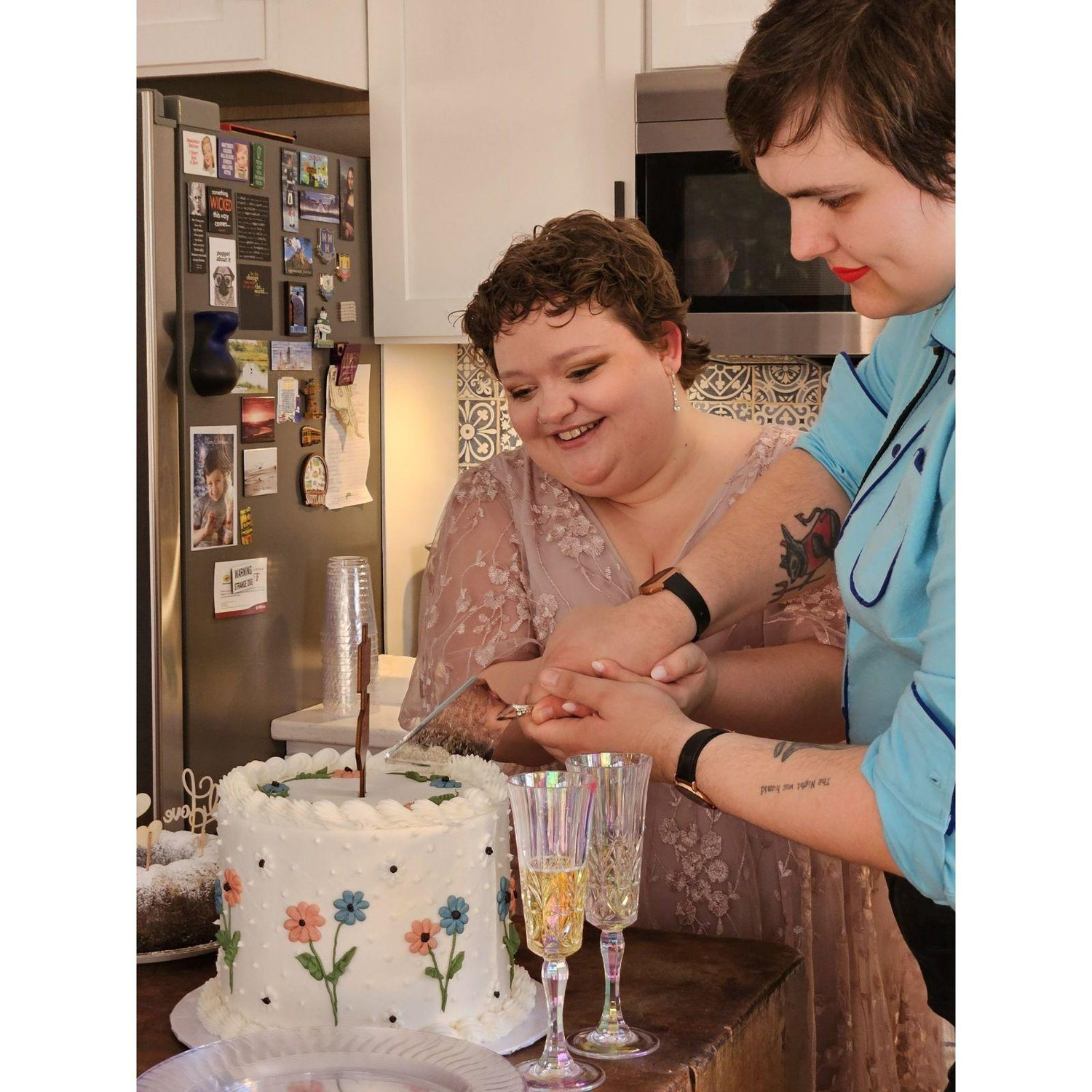 Mary Jane and Austin cutting their wedding cake