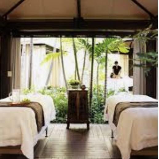 Honeymoon Couple’s Massage