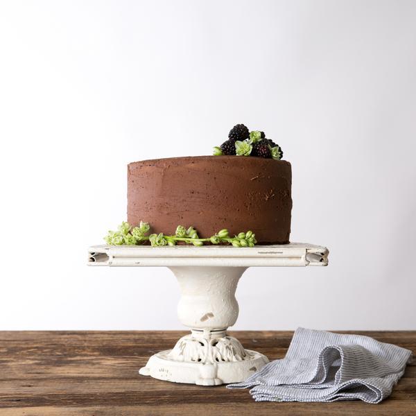 Cream Heritage Cake Stand