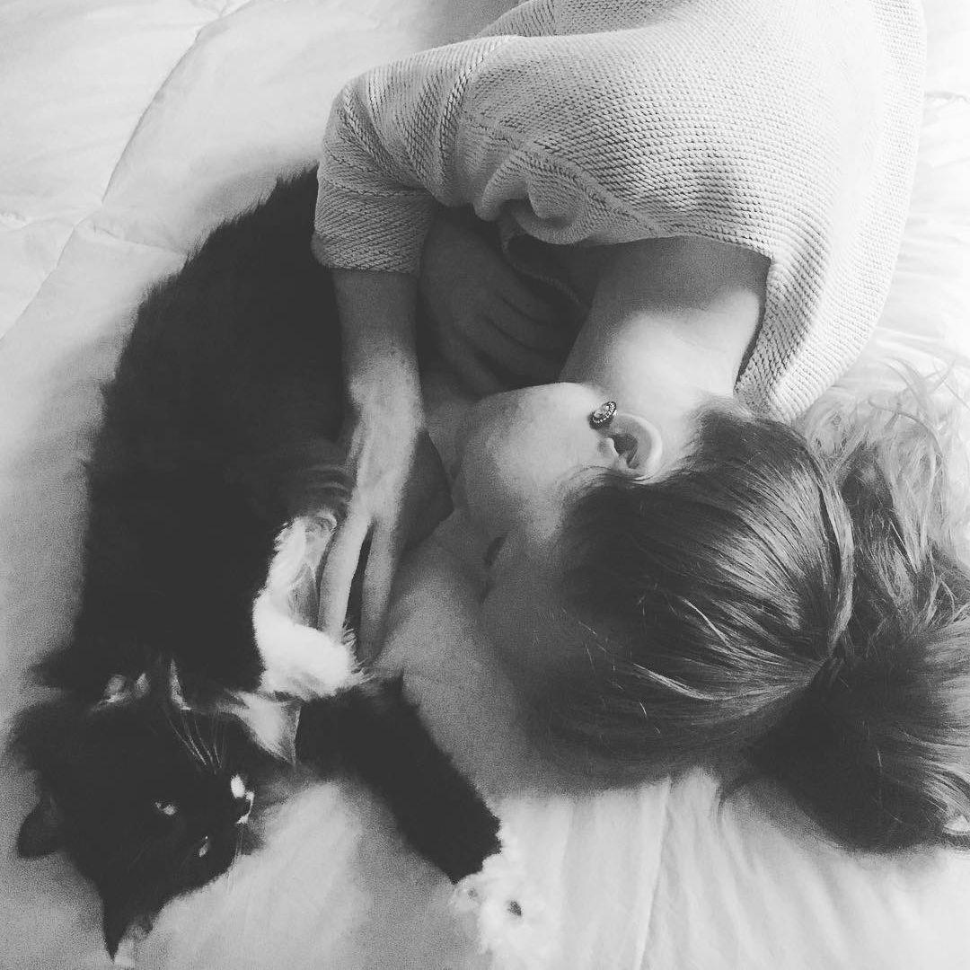 Juni and Vic at home.