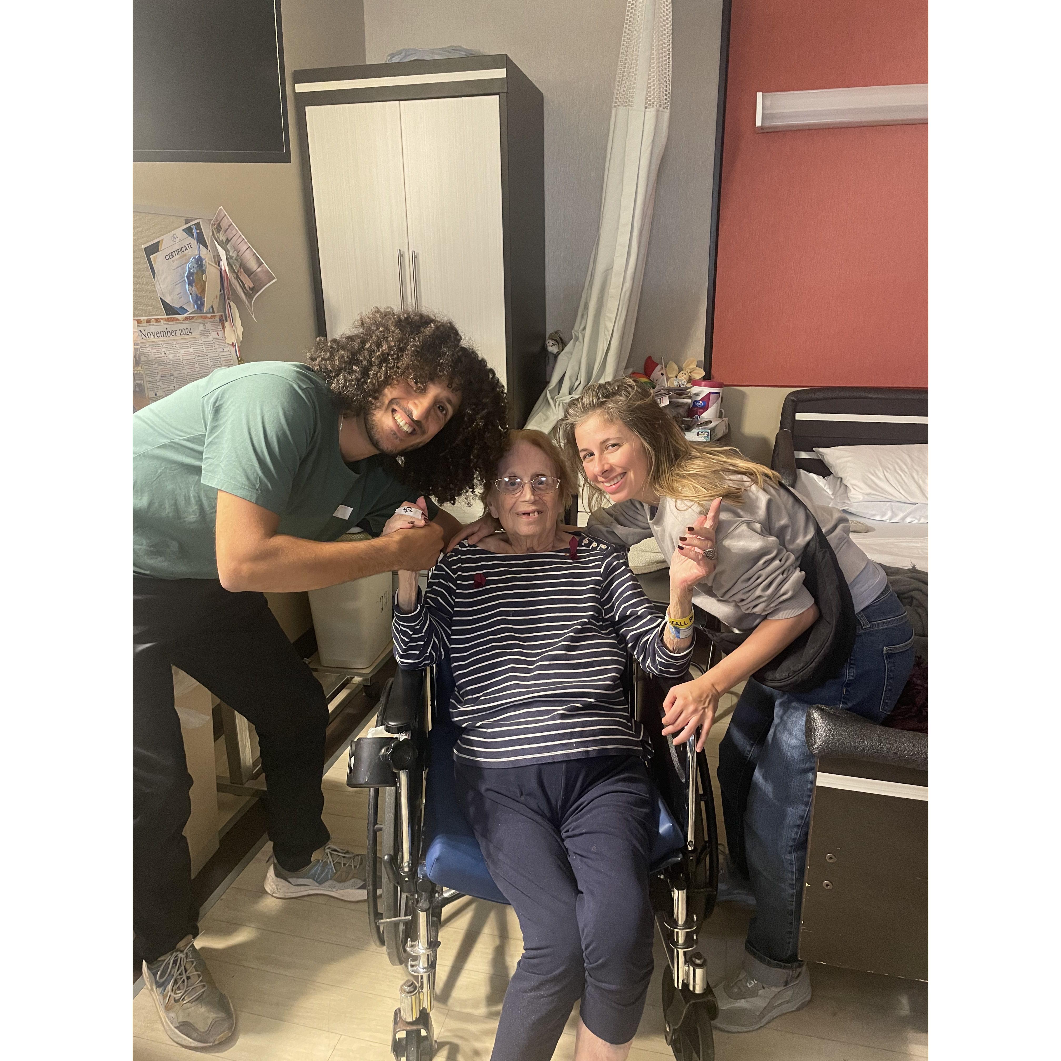 Visiting Bubbe. She told everyone: look at Aviel's hair, isn't it fantastic?