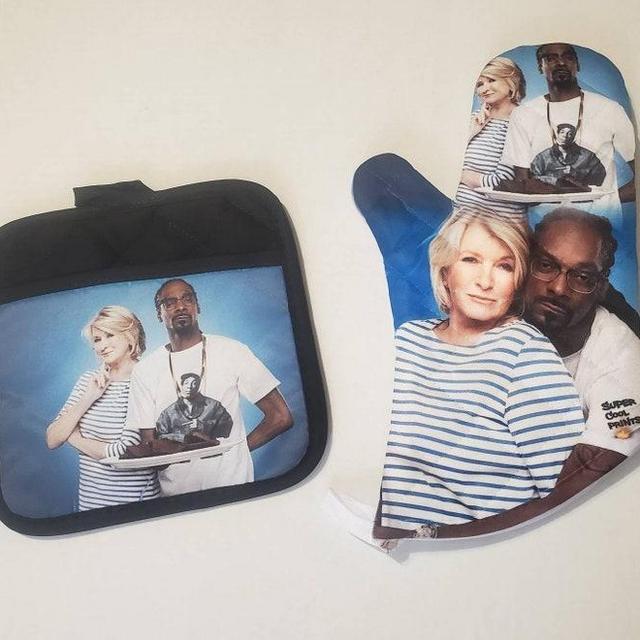 Martha Stewart & Snoop Dogg Custom Oven Mitt and Pot Holder Set