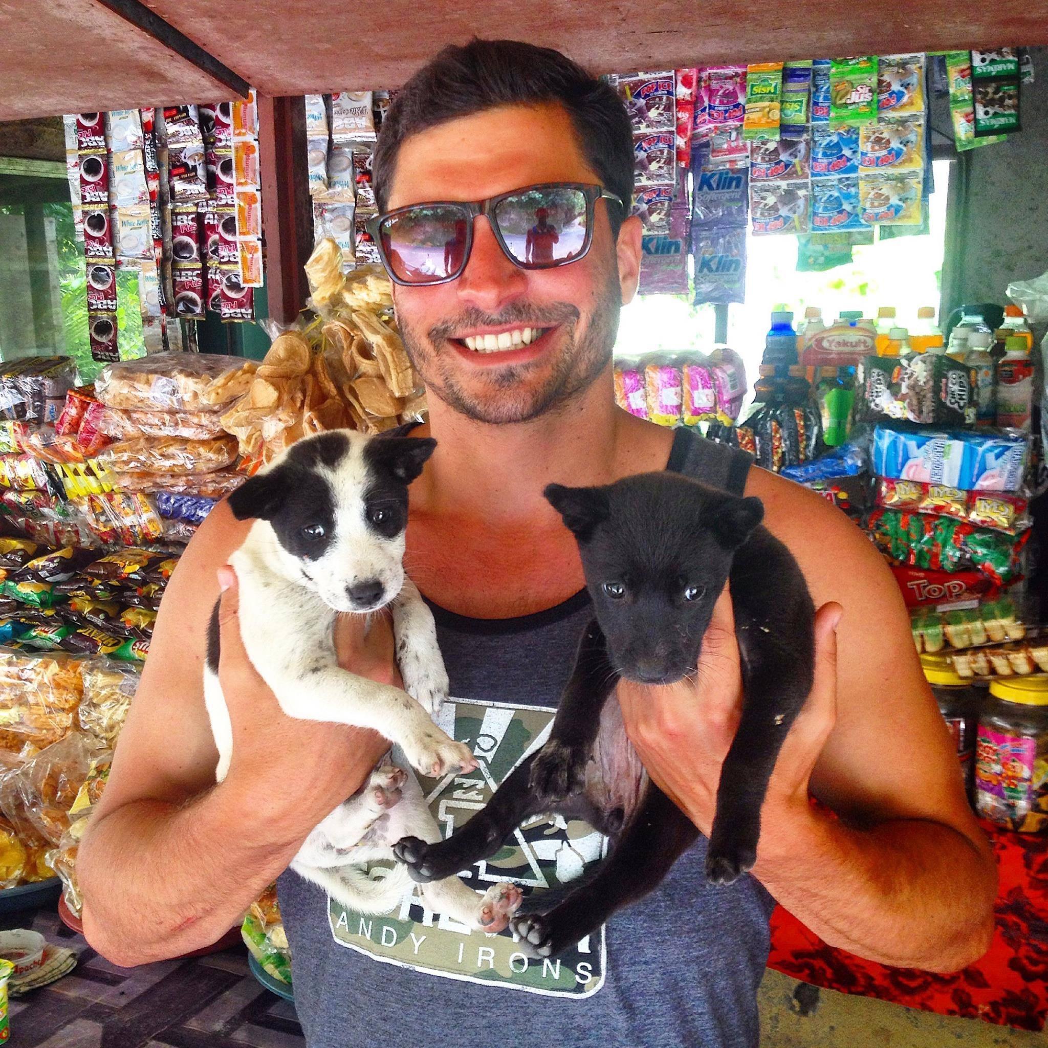 Jordan's Tinder Profile Pic: Rachel just couldn't say no to the puppies