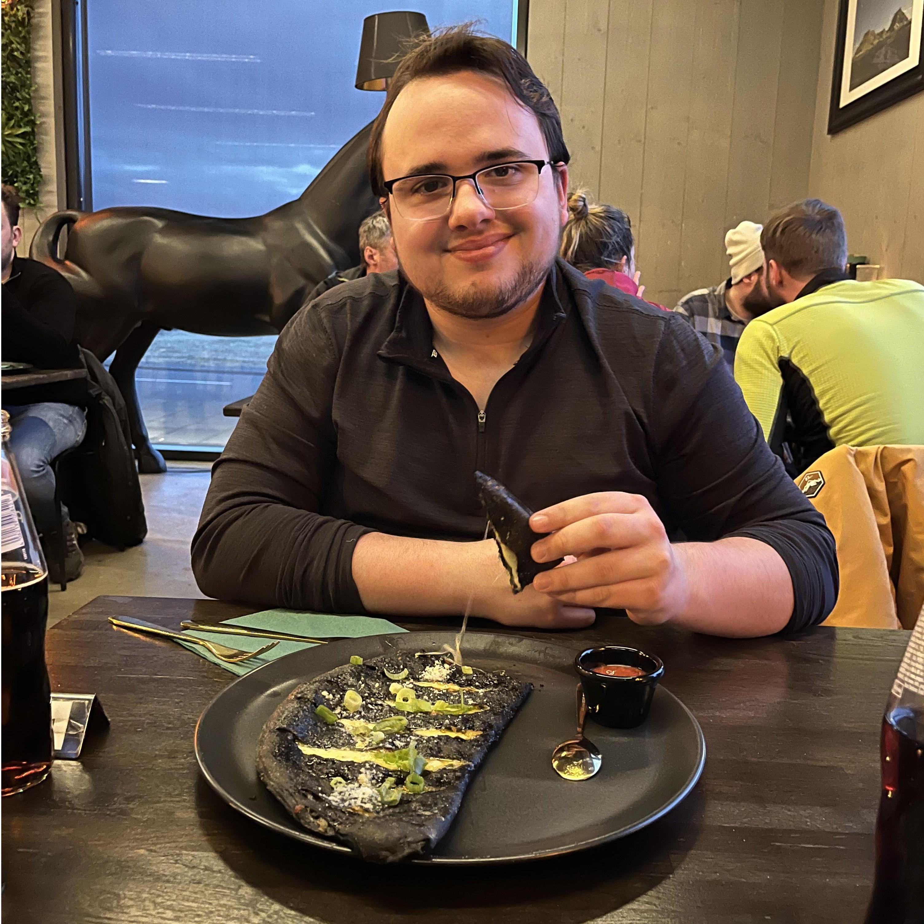 We had delicious black crust pizza - highly recommend!