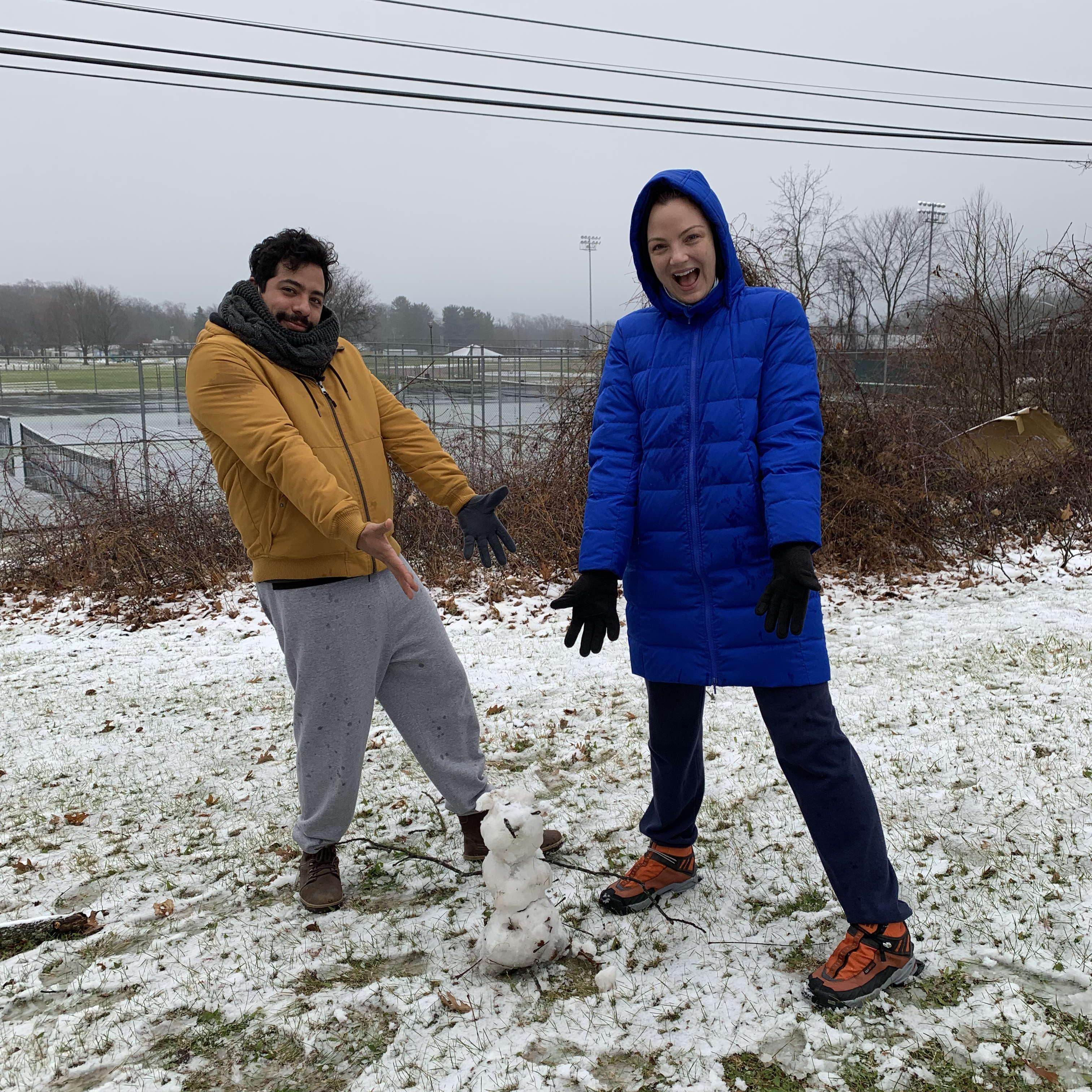 Julian's first snowman. ¿Y si hacemos un muñeco? December, 2021.