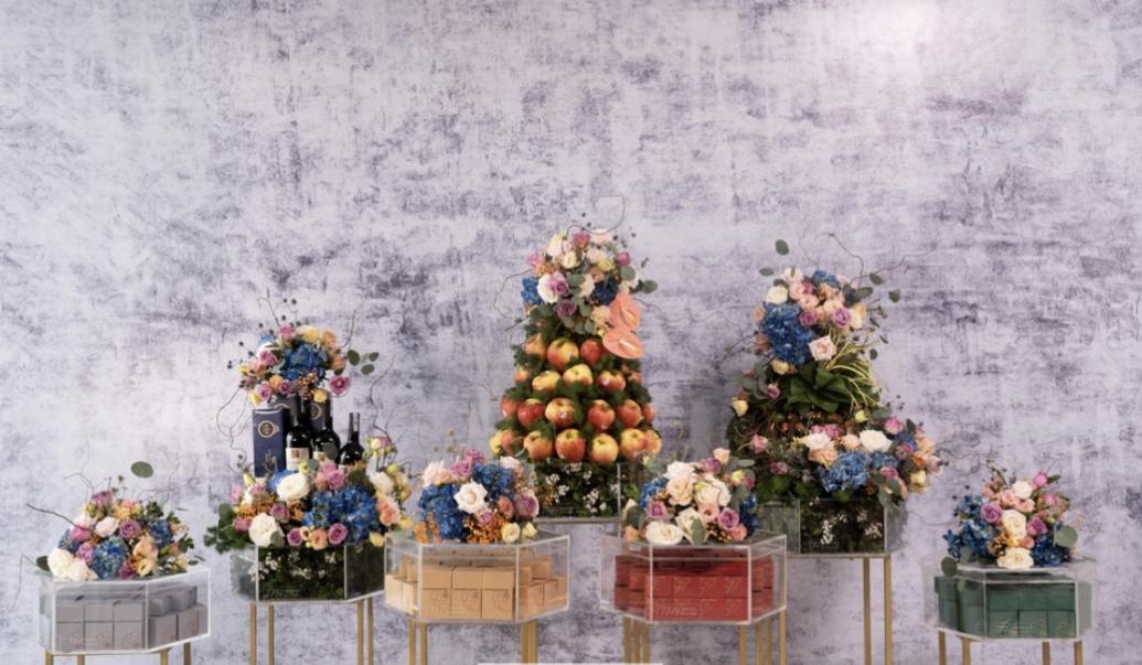 The Wedding Website of Valentina Tran Nguyen and Enis Edward Lavery