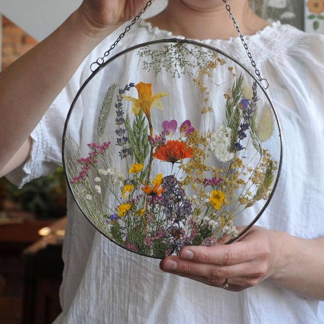 Botanical Art, Real meadow, Circle Pressed Flowers, Large Pressed Flower, Pressed Flower Art, Floating Frame, Pressed Flower Glass
