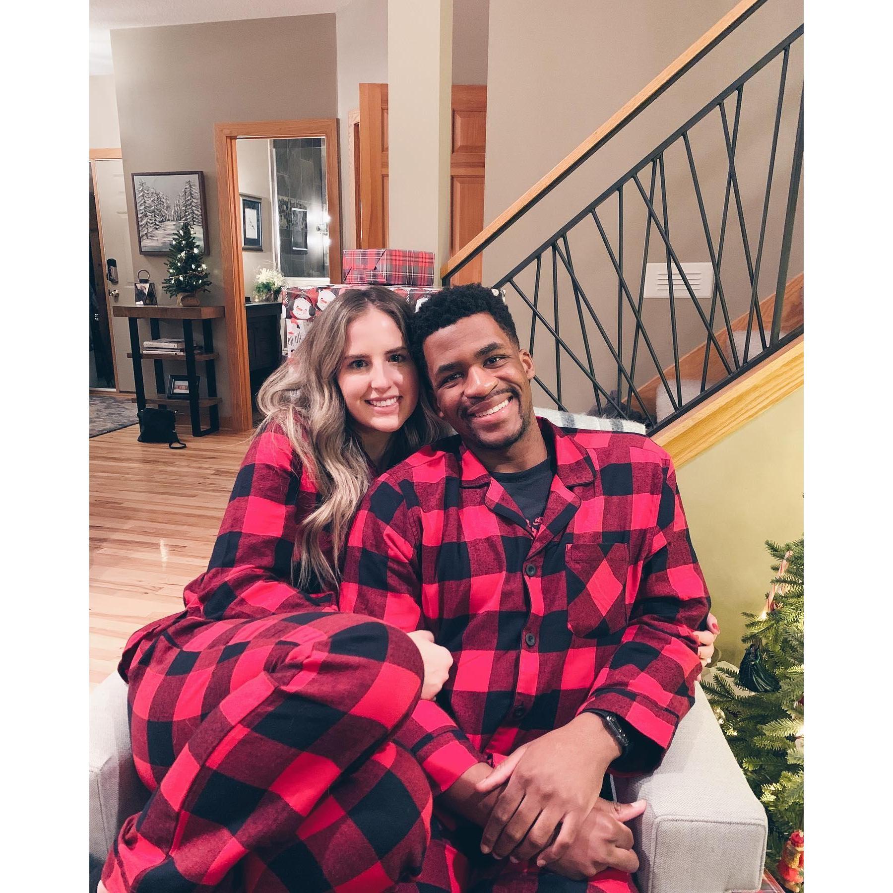 CHRISTMAS SNUGGLES