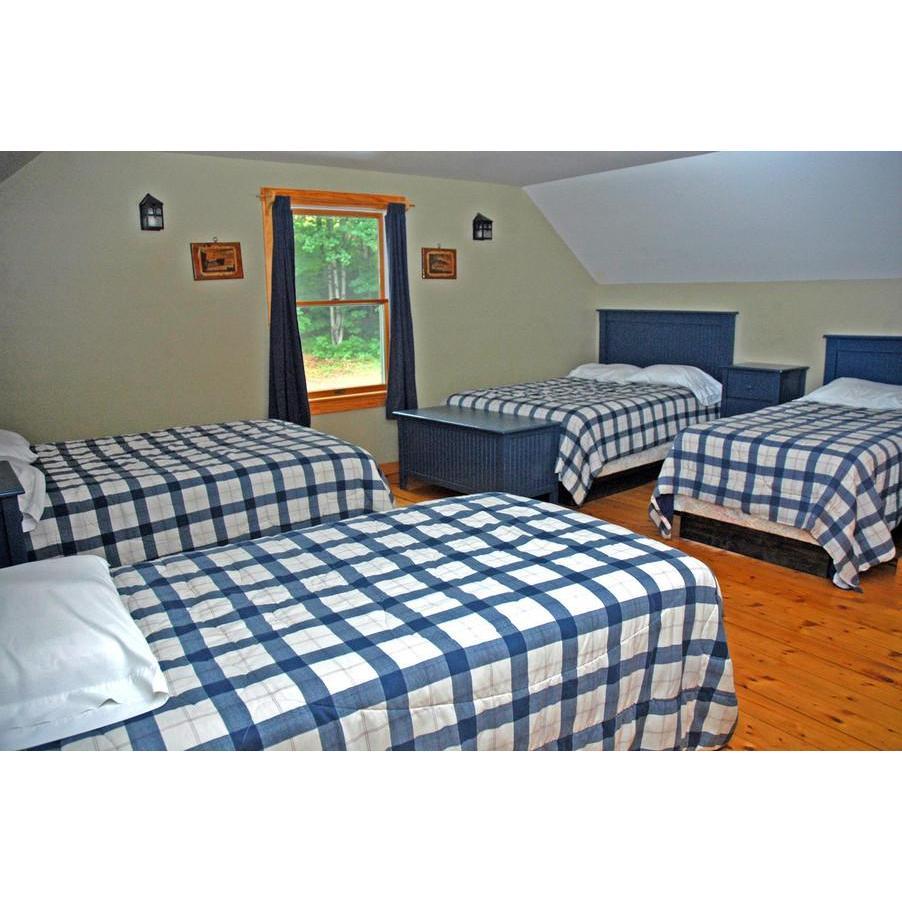 Lakeside Cabins upstairs bedroom loft