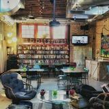 kibbitznest books, brews & blarney