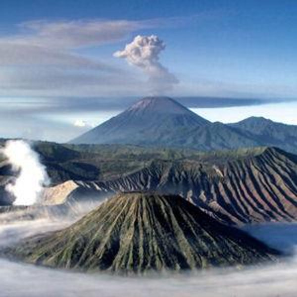 Indonesia: overnight hike up Mount Bromo