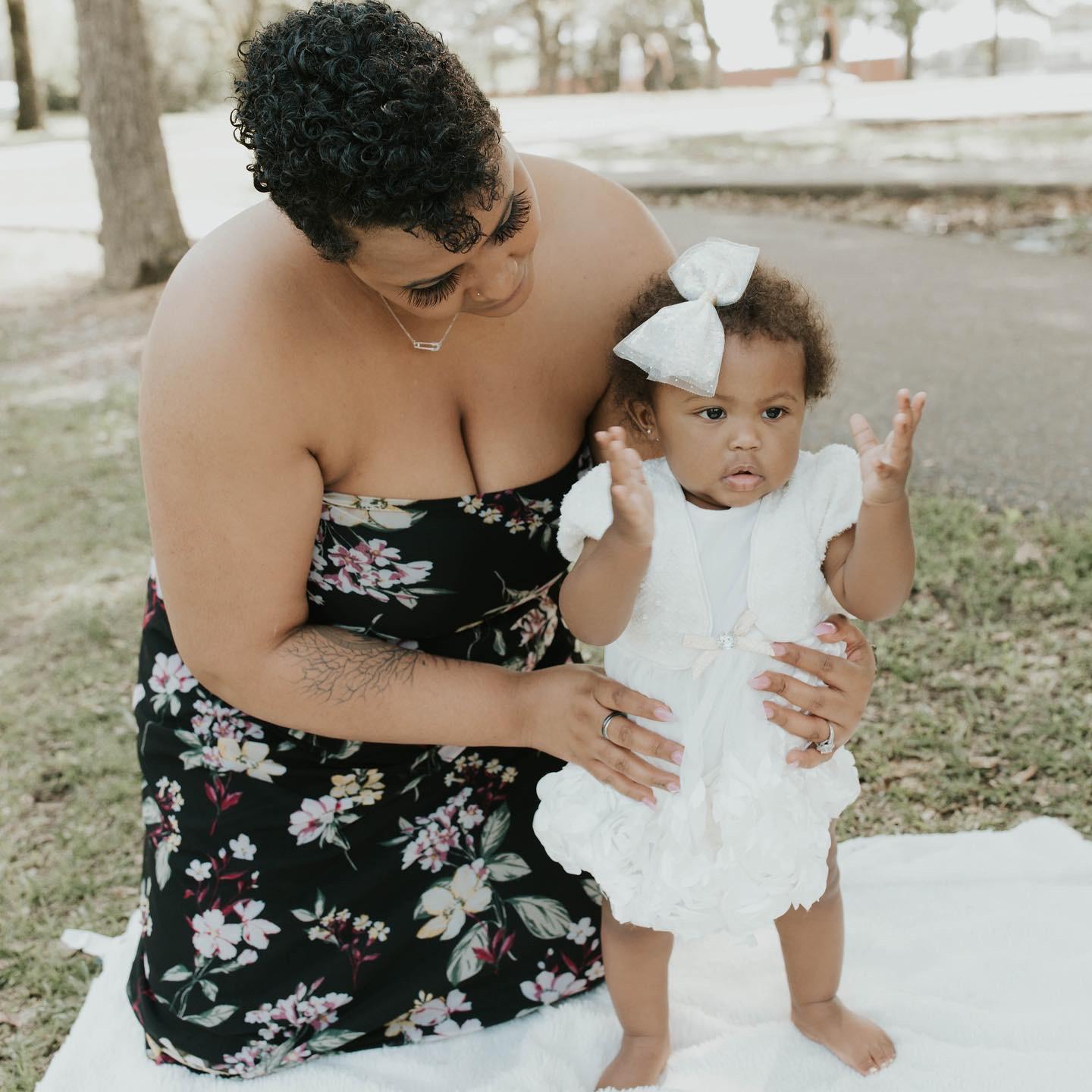 MAKING MOMMYHOOD LOOK GOOD.