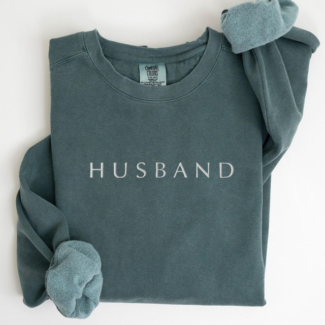 EMBROIDERED Wife And Husband Matching Sweatshirts, Comfort Colors Sweat Shirts, Wedding Gift, Minimalist Honeymoon Crewneck Sweaters
