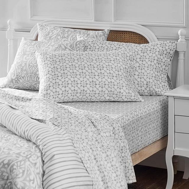 MARTHA STEWART Modern Design Cotton King Size Bed Sheets Set - 4 Piece | King Size | 1 Flat Sheet - 1 Fitted Sheet - 2 Pillowcases | Soft | New Apartment Essentials | Geometric Bedsheet | Quiet Grey