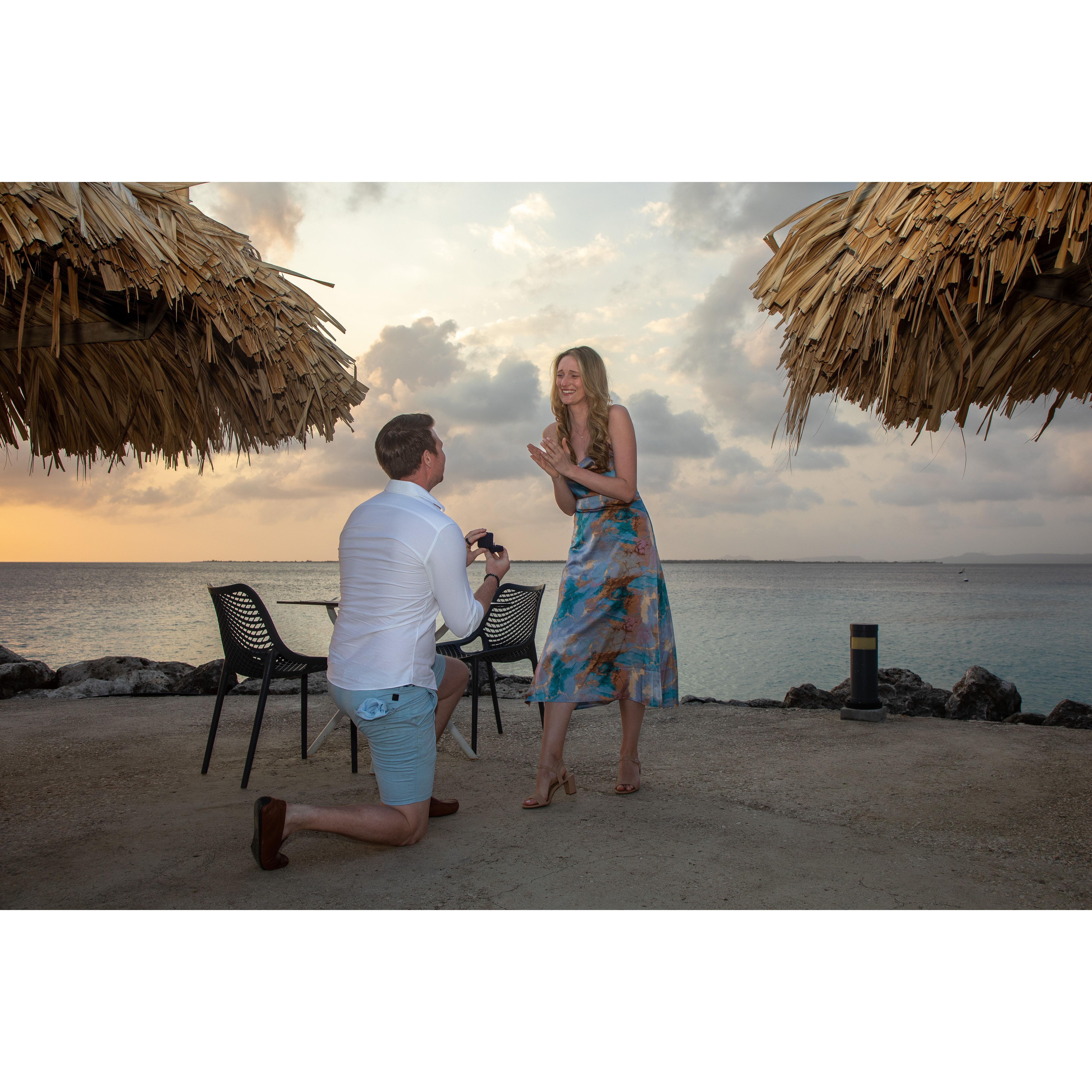 The moment Michael got down on one knee and asked Rachael to be his partner for life...of course she said YES!
📍Bonaire
