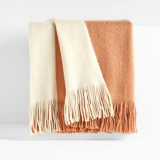 Tepi Throw