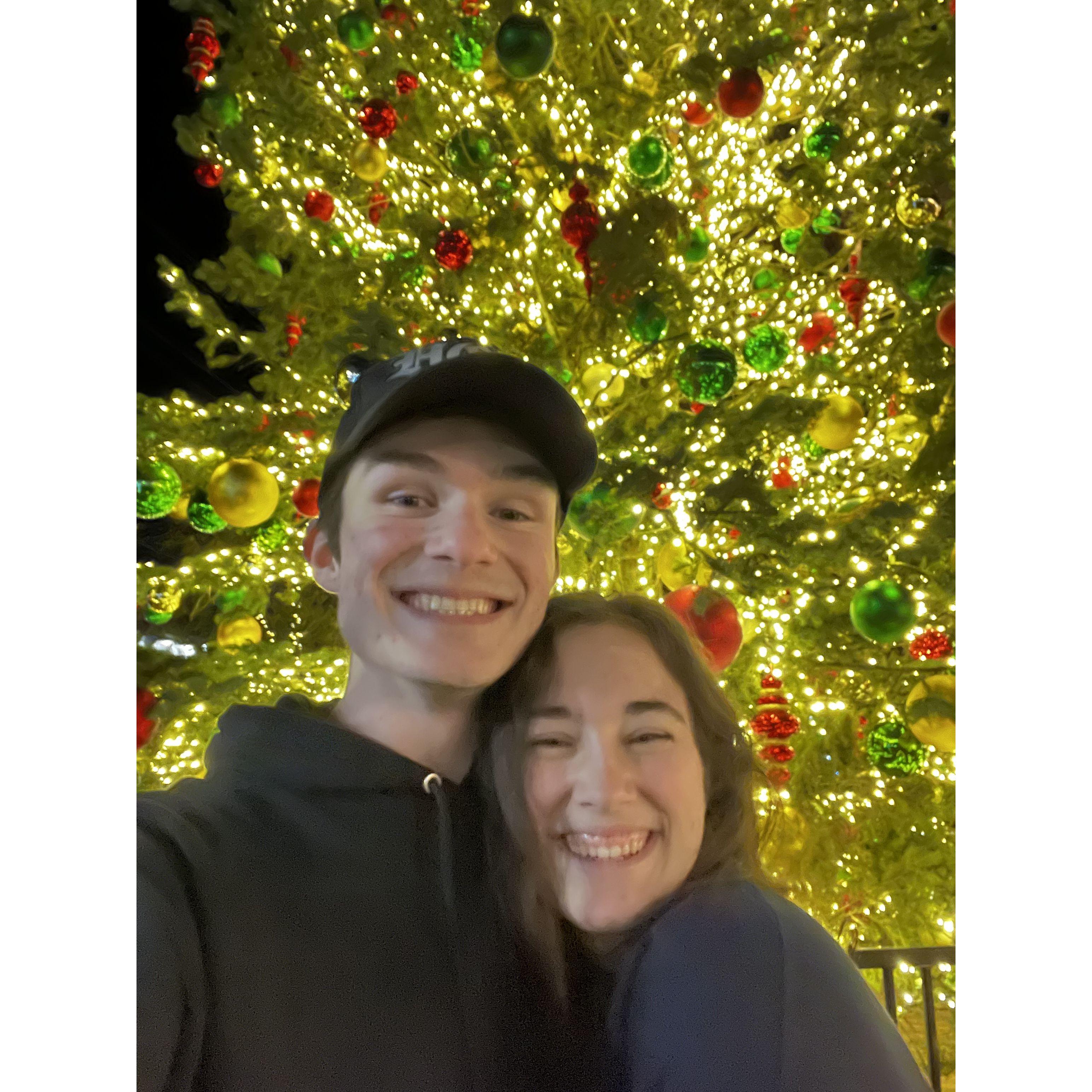 This was one of our favorite dates that we've been on. Grapevine is the coolest area at Christmastime!