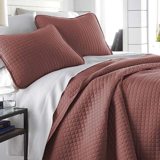 Vilano Springs, Premium Quality, Soft, Wrinkle, Fade, & Stain Resistant, Easy Case, Oversized Quilt Cover Set with 1 Quilt Set and 2 Shams, King / California King, Marsala