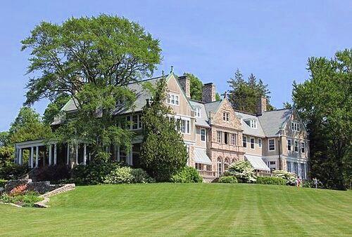 The Wedding Website of Laura Sanfilippo and Bobby Philps