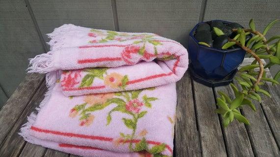 set of 2 pink floral vintage bath towels fringed // 38 x 22 inches