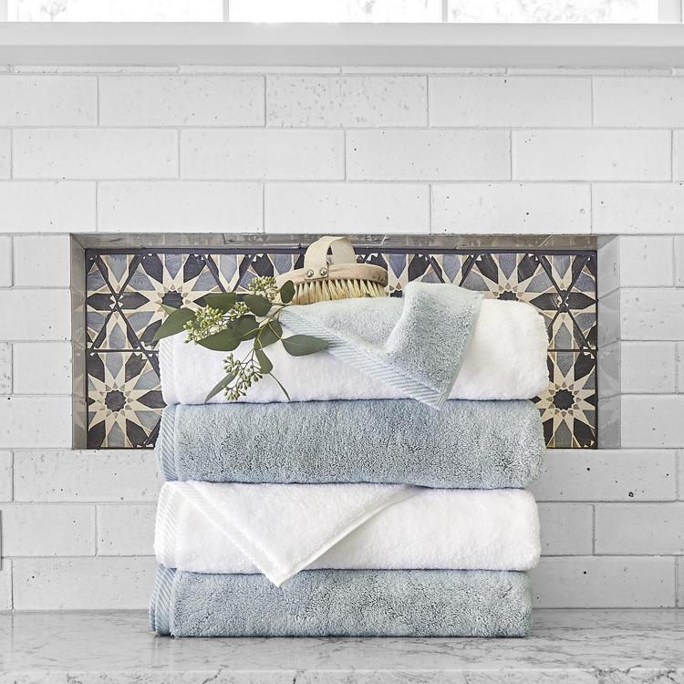 This Best-Selling Bath Towel Set Is on Sale at